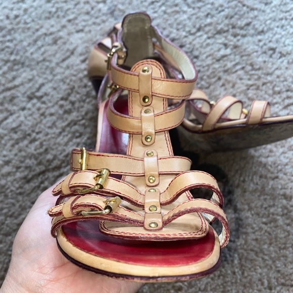 Shoes 👠 - Picture 3 of 7